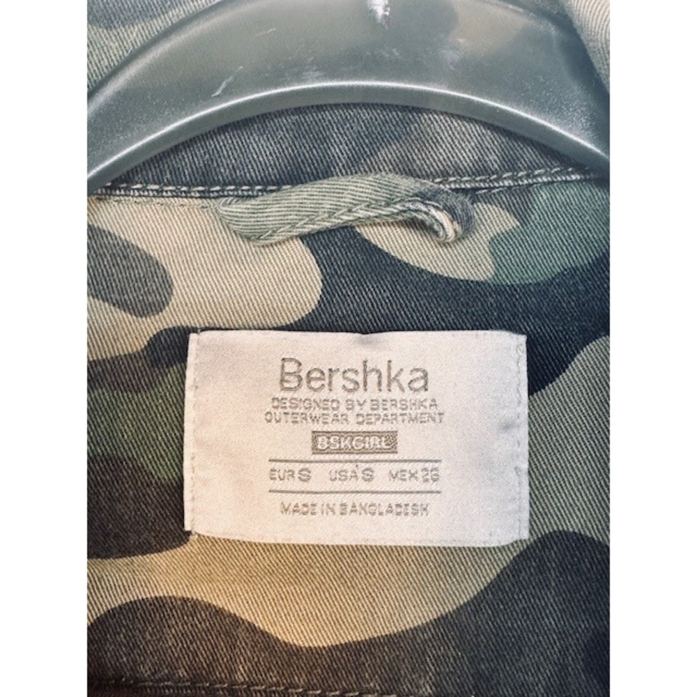 Bershka Camo Utility Jacket Cropped Distressed Raw Hem Small Grunge Casual Edgy - Picture 13 of 16